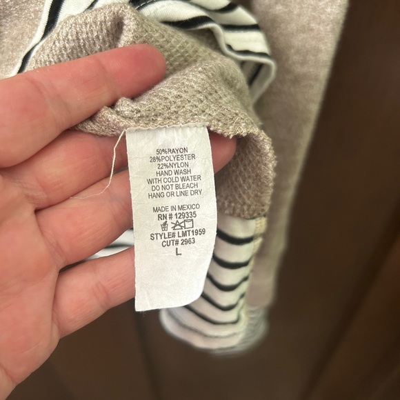 Lovely Melody woman’s top - Picture 9 of 9